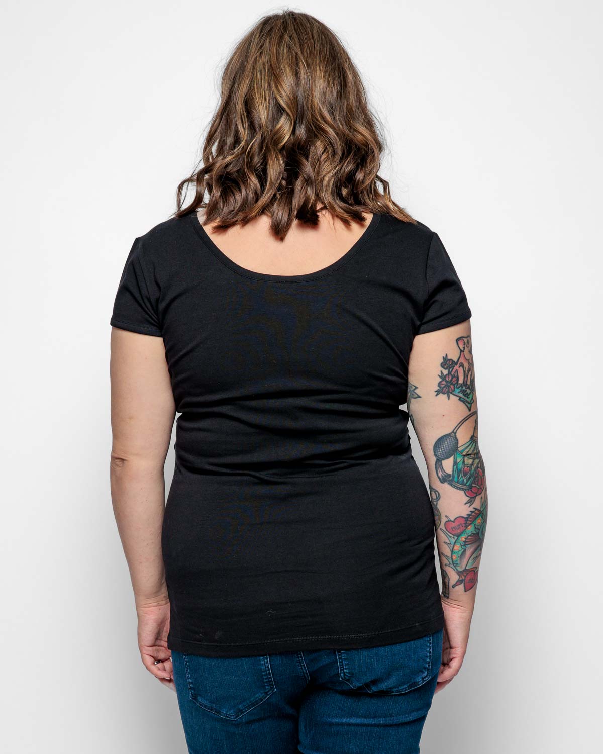 Maternity shirt sleeved t-shirt in Black Organic Cotton for pregnancy